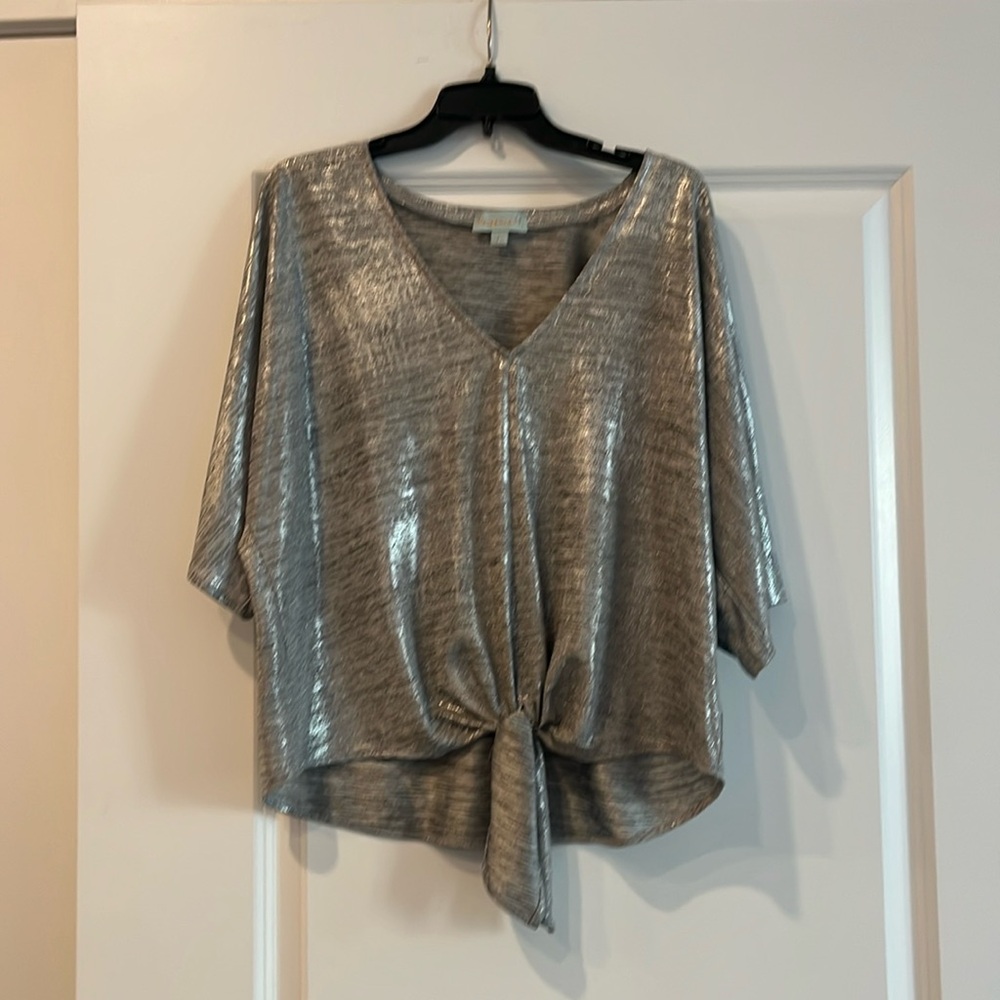 Veronica M fancy silver tie front shirt size LG